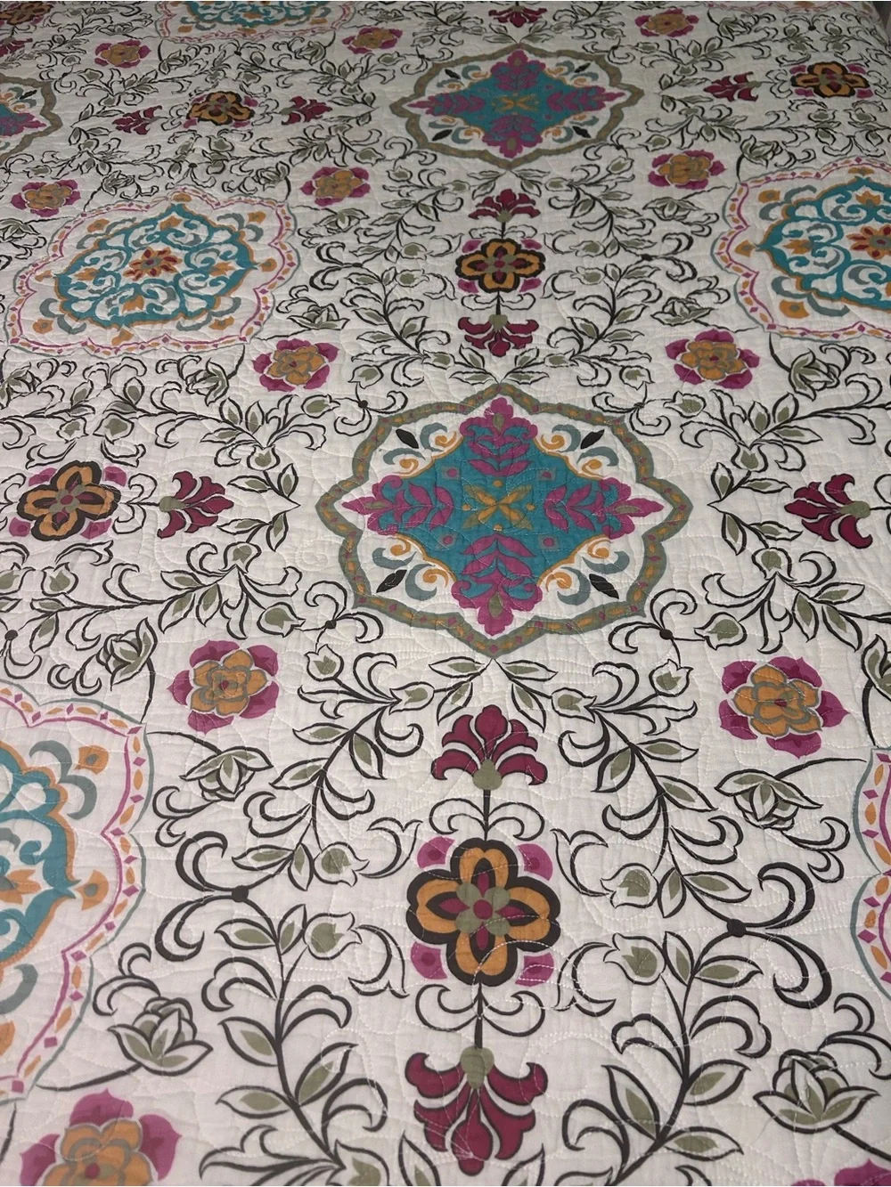Floral Medallion Cotton Quilt Set in Multi-Color